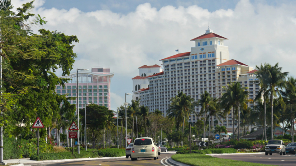 Дресирани акули и супер тузарско казино - вижте най-големия луксозен хотел в света ВИДЕО
