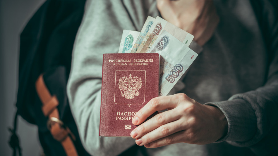Защо на почти 3 и половина милиона руснаци им е забранено да пътуват в чужбина