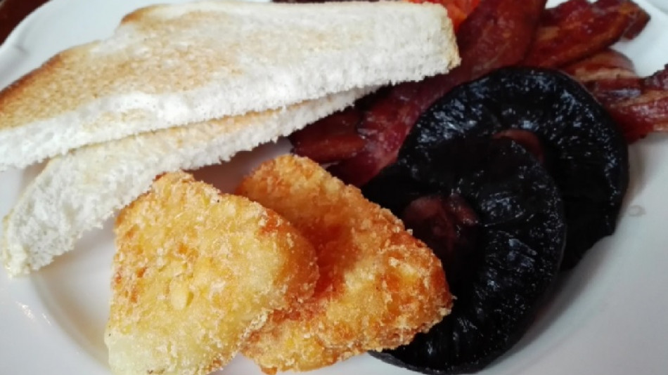Какво влиза в ”английската закуска” и защо сам човек не може да я изяде