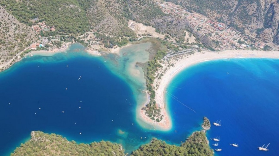 Очарователни турски курорти, които не се пукат по шевовете засега
