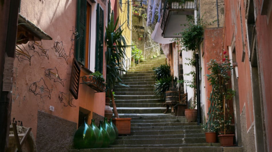 Луди пари! Италиански град плаща наемите на новите си жители