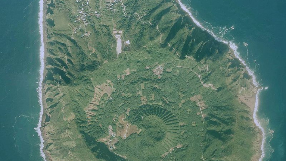 Екстремно: Почивка в кратера на двоен вулкан и сауна от недрата на земята