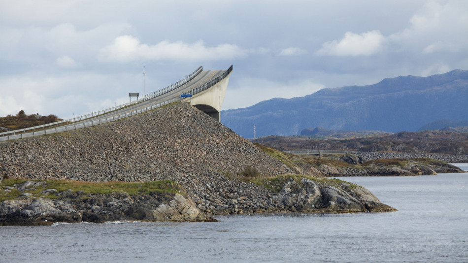 Норвежката магистрала в океана, от която могат да ви настръхнат косите ВИДЕО