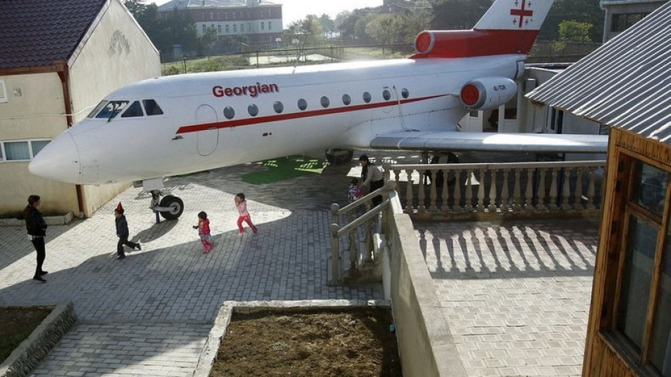 Няма да повярвате в какво са се сетили да превърнат стар съветски самолет в Грузия