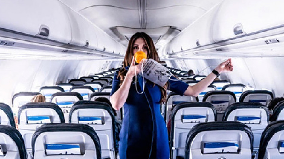 Снимки на стюардеси, работещи по време на коронавируса ужасиха мрежата
