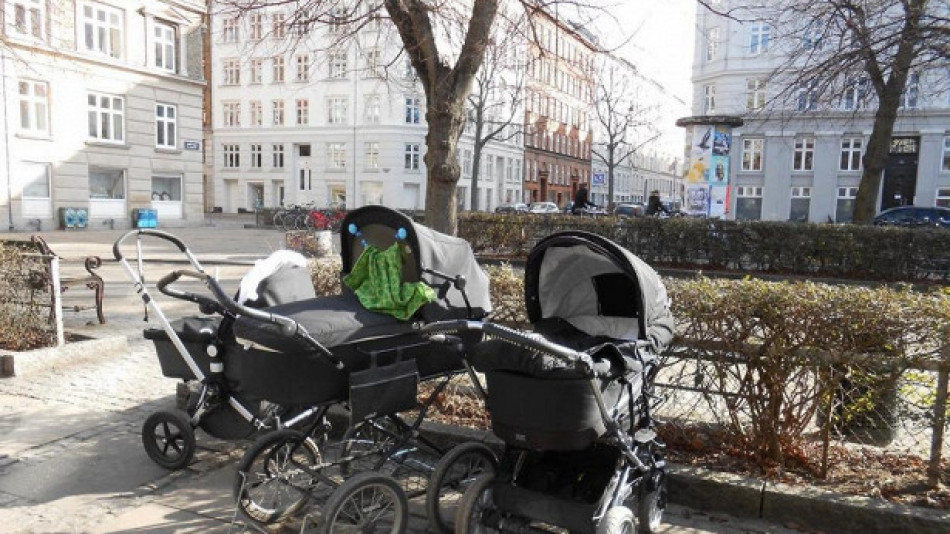 Защо в Дания е нормално да се оставя детето в количка на улицата?