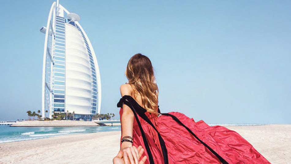 В Иран е едно, в Емирствата е друго: какво да облича жената туристка в арабските страни