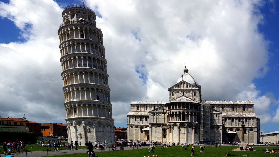 Знаете ли защо кулата в Пиза е крива?