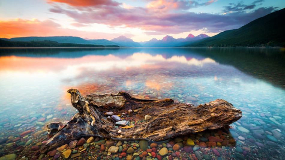 Най-цветното езеро в света - нереална красота, която само природата може да създаде