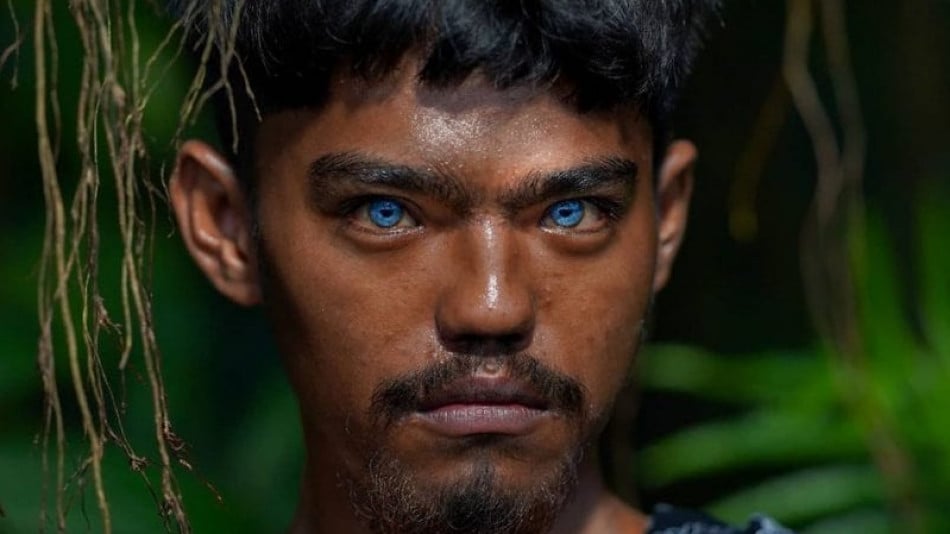Жителите на остров Бутунг имат необичайни сини очи