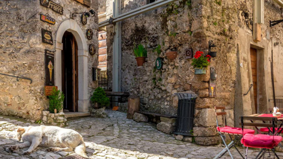 Това италианско село ще ви плати до 60 000 долара, за да се преместите в него - ето условията