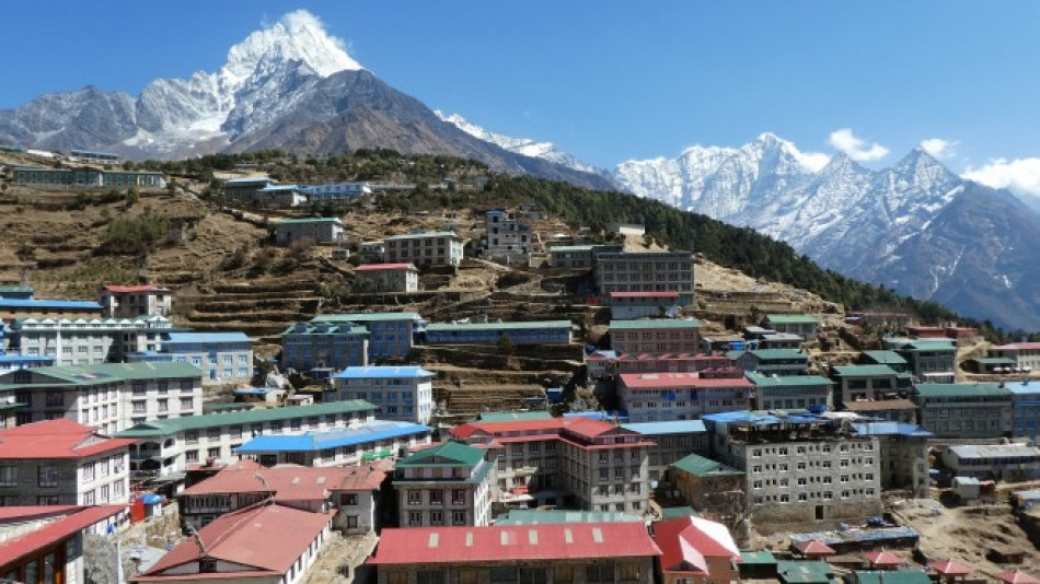 Непал се опитва да възроди туризма