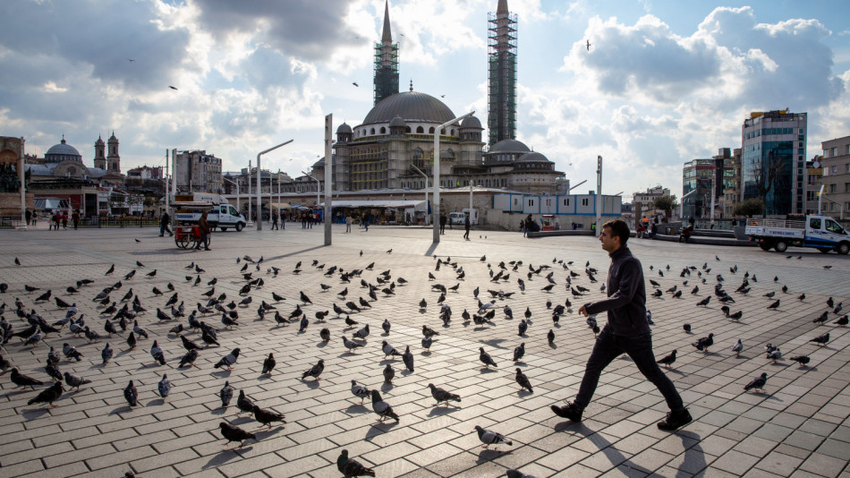 В Истанбул бесни: За нас локдаун, а за туристите...
