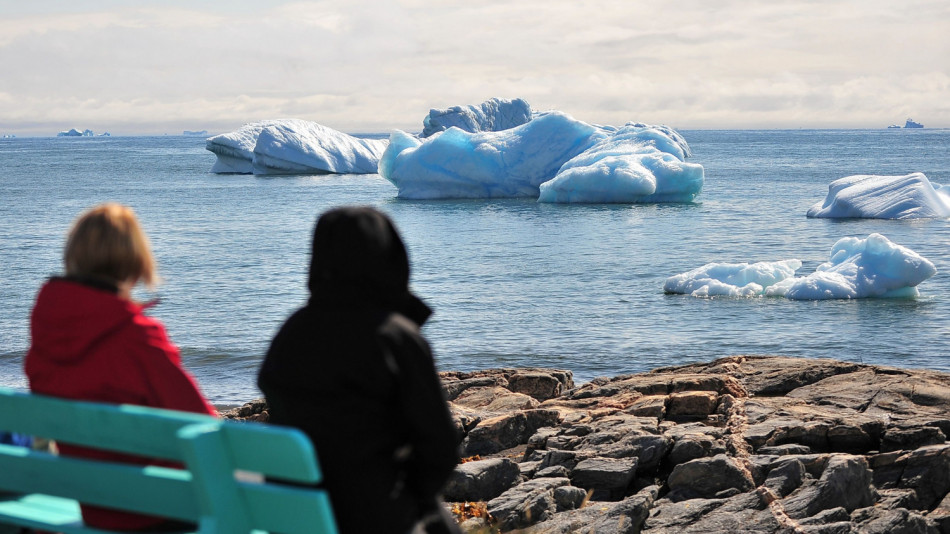 Алеята на айсбергите – където ледените великани се превръщат в алкохол