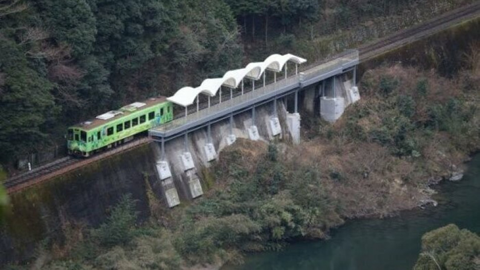 В Япония се появи железопътна гара без вход и изход