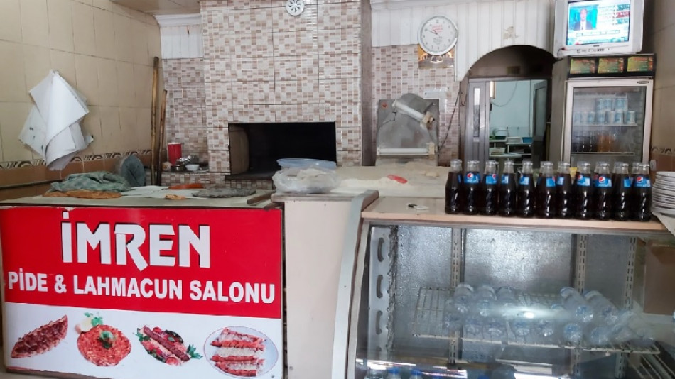 Провинциален нетуристически град в Турция. Отидохме да хапнем в кафене, поръчахме си кебап. И това ни донесоха