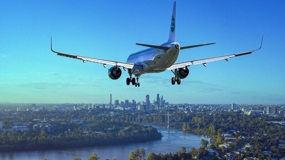 Факти за летенето: Защо самолетите не кацат с пълни резервоари, а седалките са сини