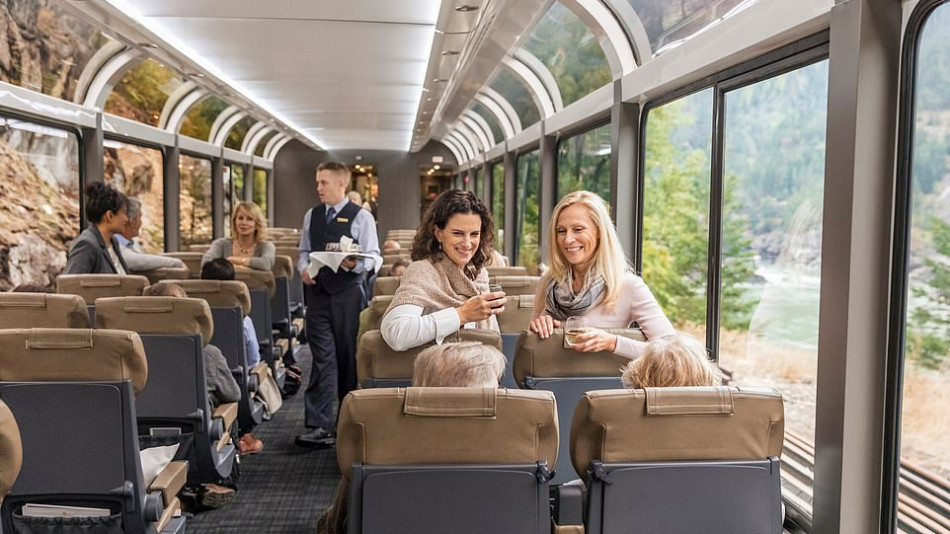 Пускат луксозно пътешествие във влак със стъклен купол на достъпна цена СНИМКИ