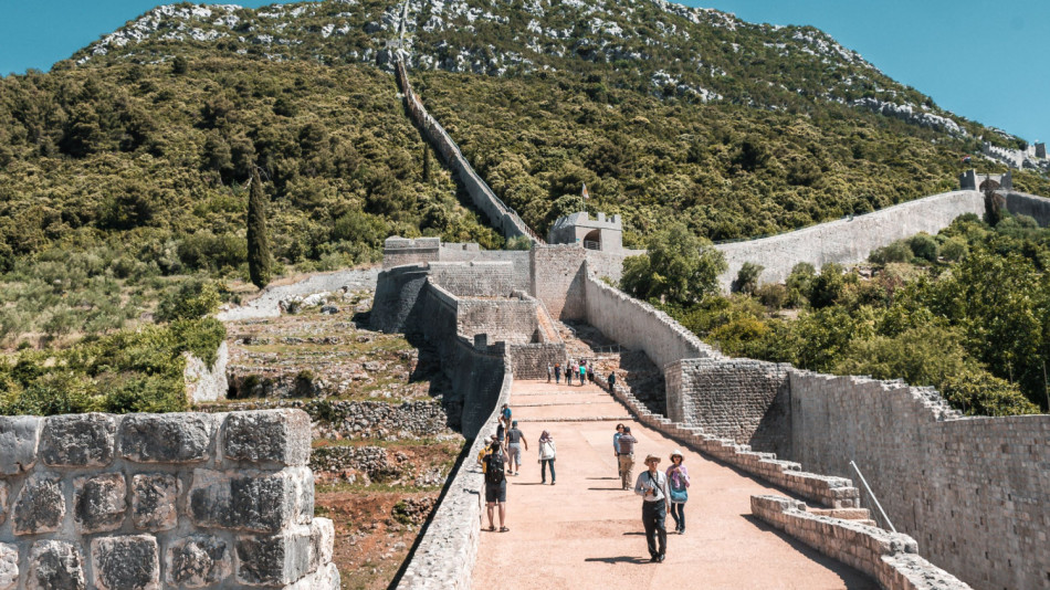 Най-дългата крепостна стена в Европа – щит срещу османците, превзета от туристите
