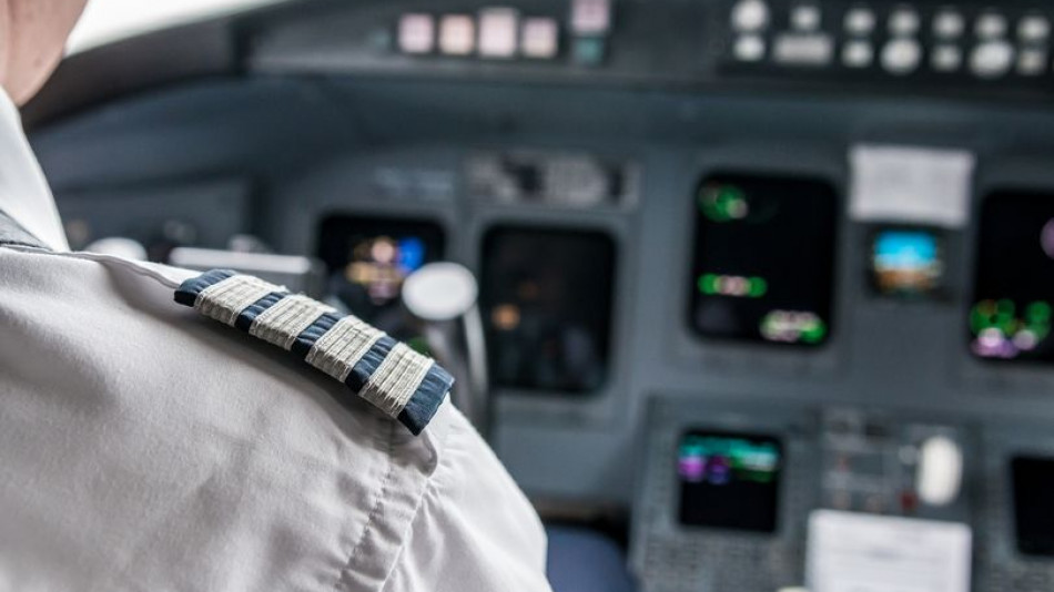 Пилот намери разтърсваща бележка, оставена в самолета в началото на К-19 пандемията СНИМКА