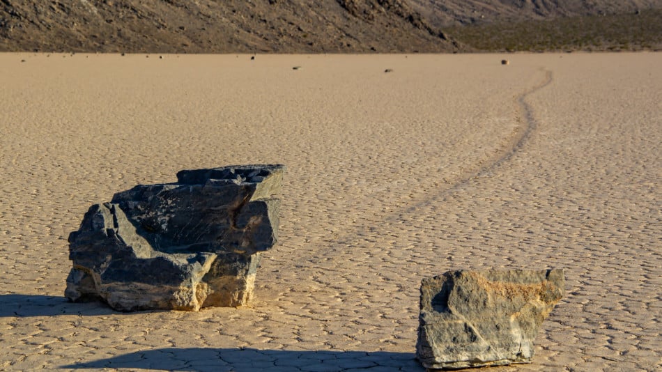 Движещите се камъни в Долината на смъртта - учените нямат обяснение