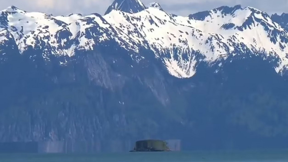 Пътници в кораб заснеха летяща чиния посред бял ден в Аляска ВИДЕО