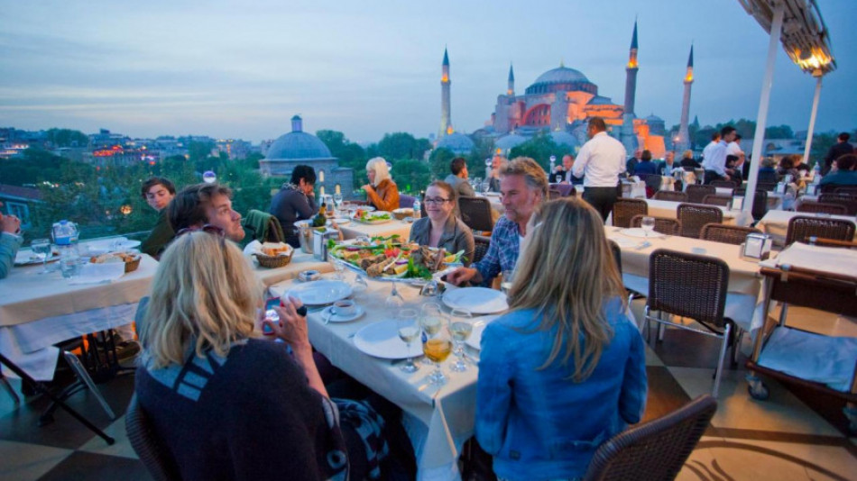 Истанбул обявен за града с най-евтината храна в ресторантите