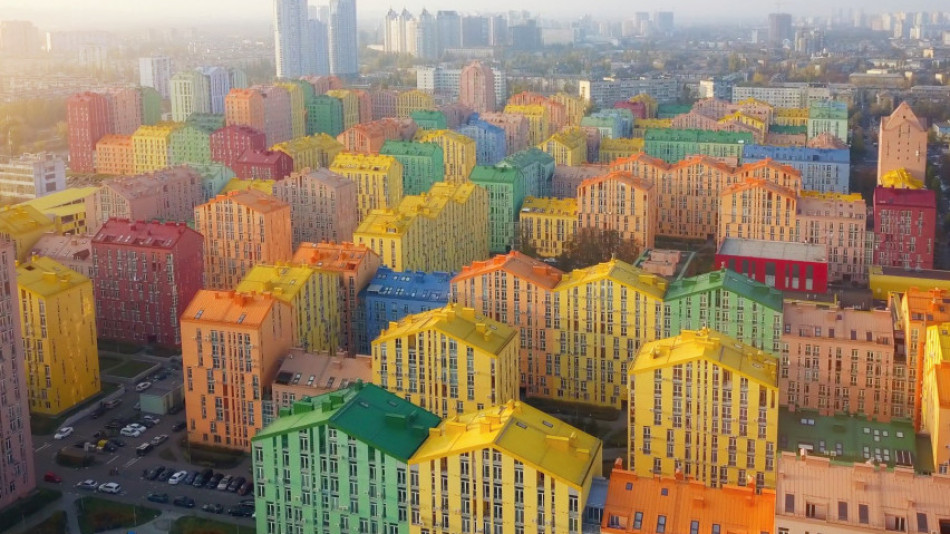 Истински лего град в Украйна: Цветният квартал привлича вниманието с необичайната си архитектура
