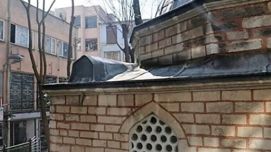 Защо има гроб на покрива на тази джамия в Истанбул