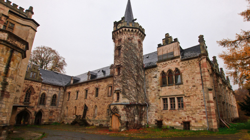 Великолепни европейски замъци, до които няма да ви пуснат, въпреки че са изоставени