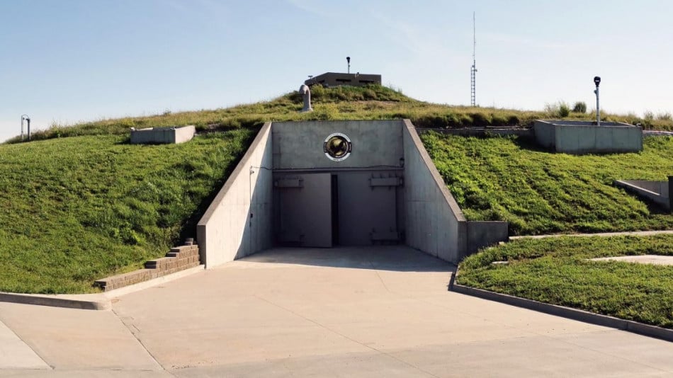 Разкриха тайни бункери от Студената война, които днес са убежища за най-богатите ВИДЕО