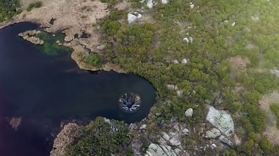Мистериозната водна дупка в Португалия, която пленява въображението на туристите ВИДЕО