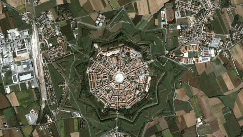 Градове с уникална форма, която се вижда най-добре на тези СНИМКИ от космоса