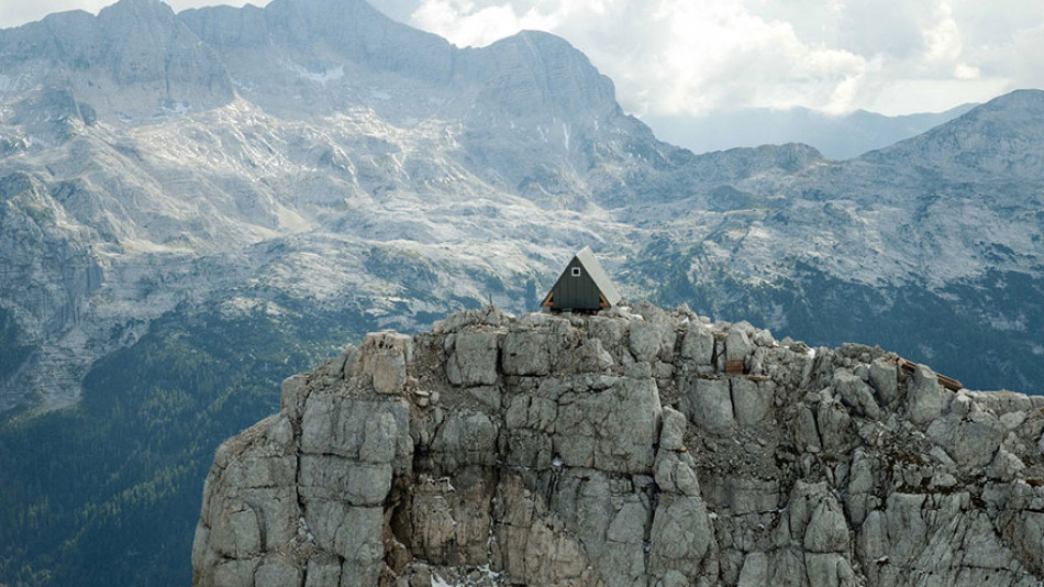 Изумителният хотел на върха на планината, в който можете да спите безплатно