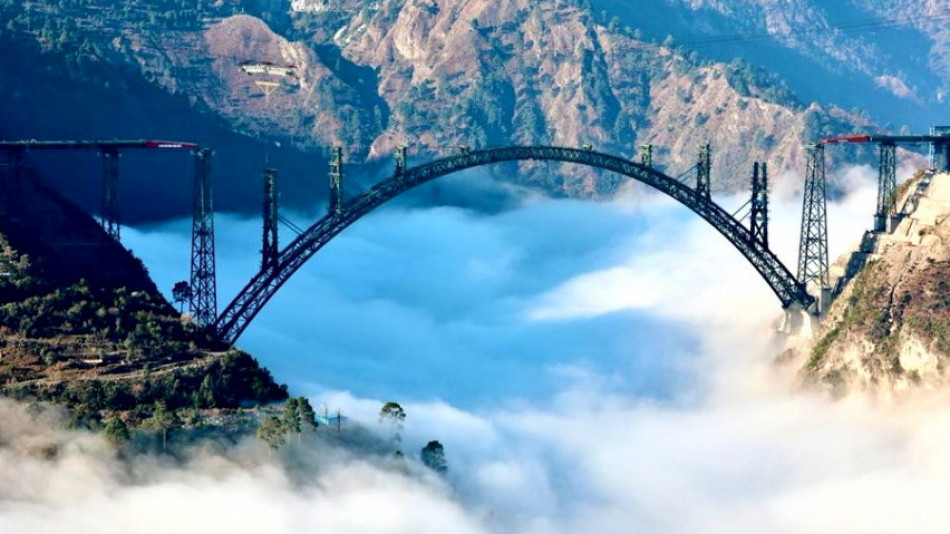Поглед над облаците: Мост в Индия, който може да издържи на терористична атака