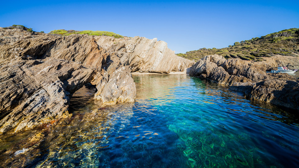На тези 6 красиви острова в Европа никога няма да ви намерят