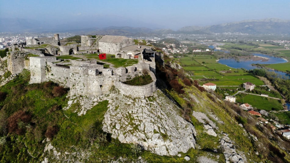 Албански замък крие най-мрачната и тъжна история СНИМКИ