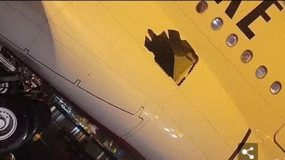 Пътници летяха 14 часа, а когато слязоха и погледнаха самолета си изпаднаха в ужас ВИДЕО