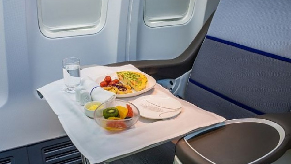 Пътник, поръчал веганска храна, бе принуден да гладува по време на 10-часов полет