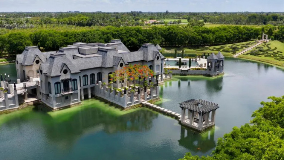 Този замък, построен върху сладководно езеро, може да бъде ваш за 19,7 милиона долара