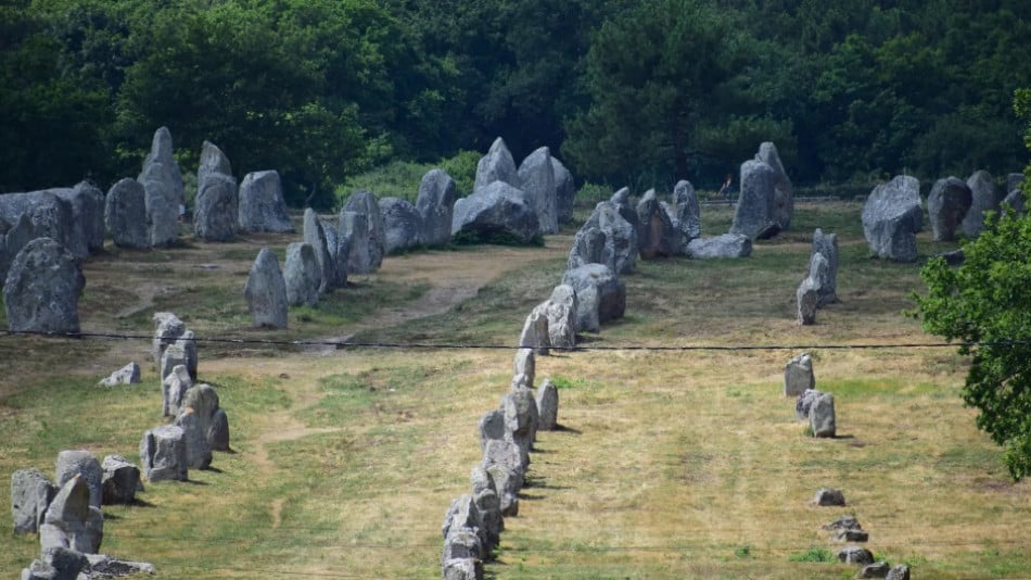 Френският Стоунхендж крие тайни на 6000 години, историците още не могат да разберат дали... СНИМКИ