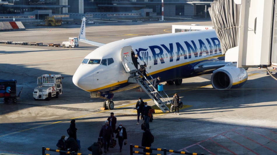 Скандал в нета заради това, което RyanAir направи на пътник в самолет
