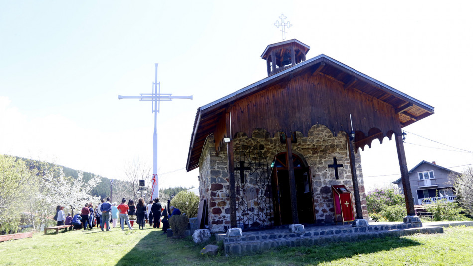 Чудни кръстове пазят България, а някои от тях лекуват
