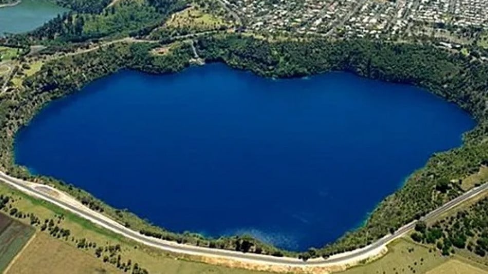 Зловещо: Къде е мъртвото езеро, създадено от дявола
