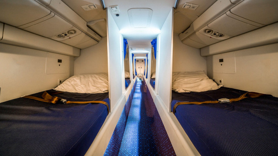 Падна голяма тайна за секретните спални на стюардесите