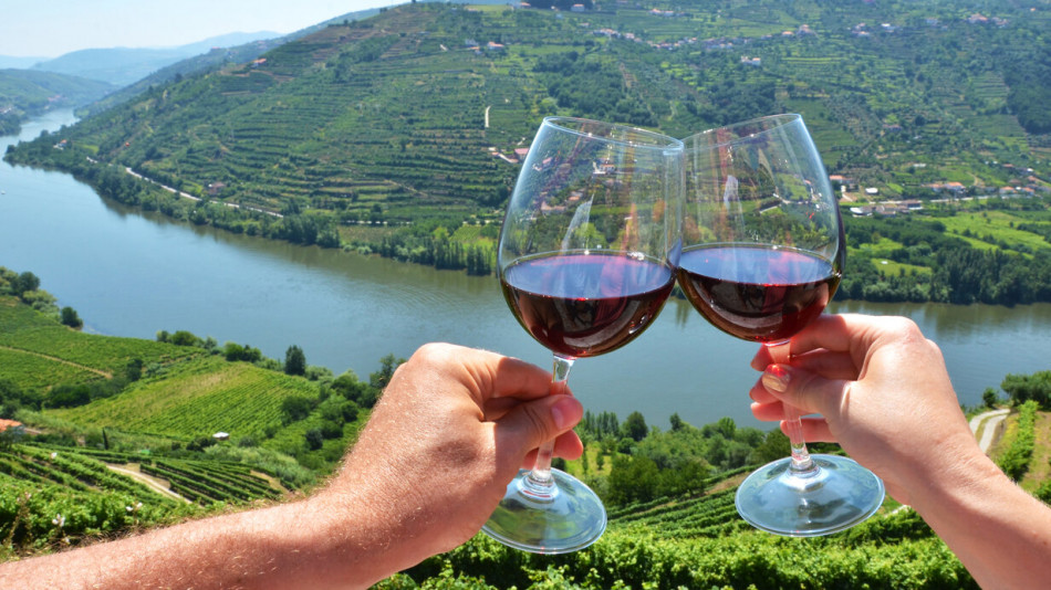 Пие ви се евтино вино? Тези страни предлагат най-достъпния алкохолен туризъм