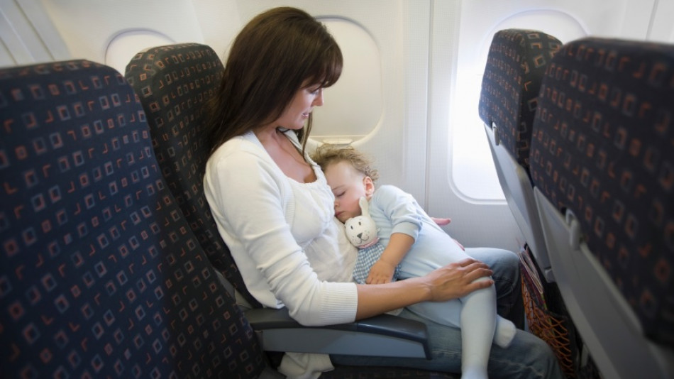 Авиокомпании обмислят забрана, свързана с децата под 2-годишна възраст