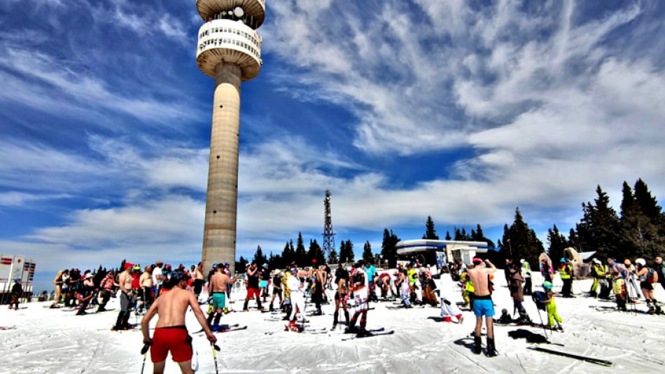 Закриват сезона на Пампорово с голо каране на ски и сноуборд