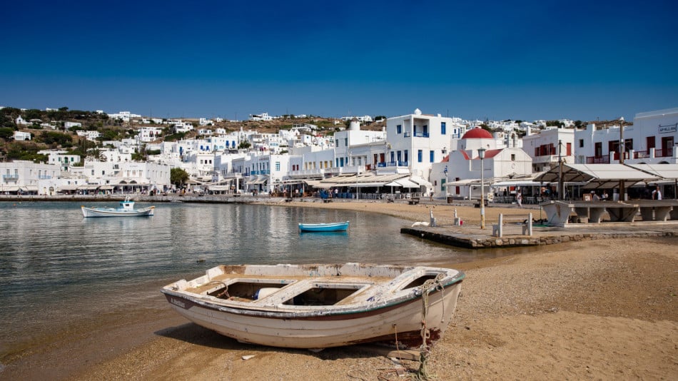 Глобиха с 33 млн. евро плажен бар в Гърция