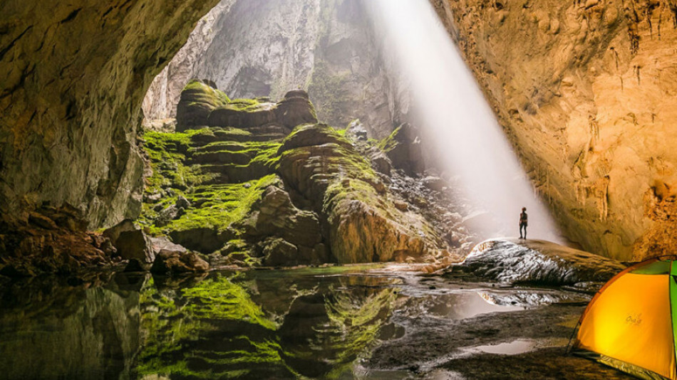Това е най-голямата пещера в света: Има собствена тропическа гора, плаж...